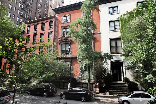 The House of Death in NYC, and its surrounding buildings. 